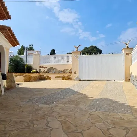 Adelfas Villa
