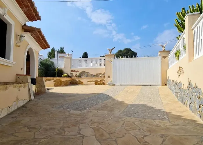 Adelfas Villa
