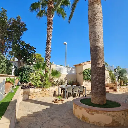 Adelfas Villa